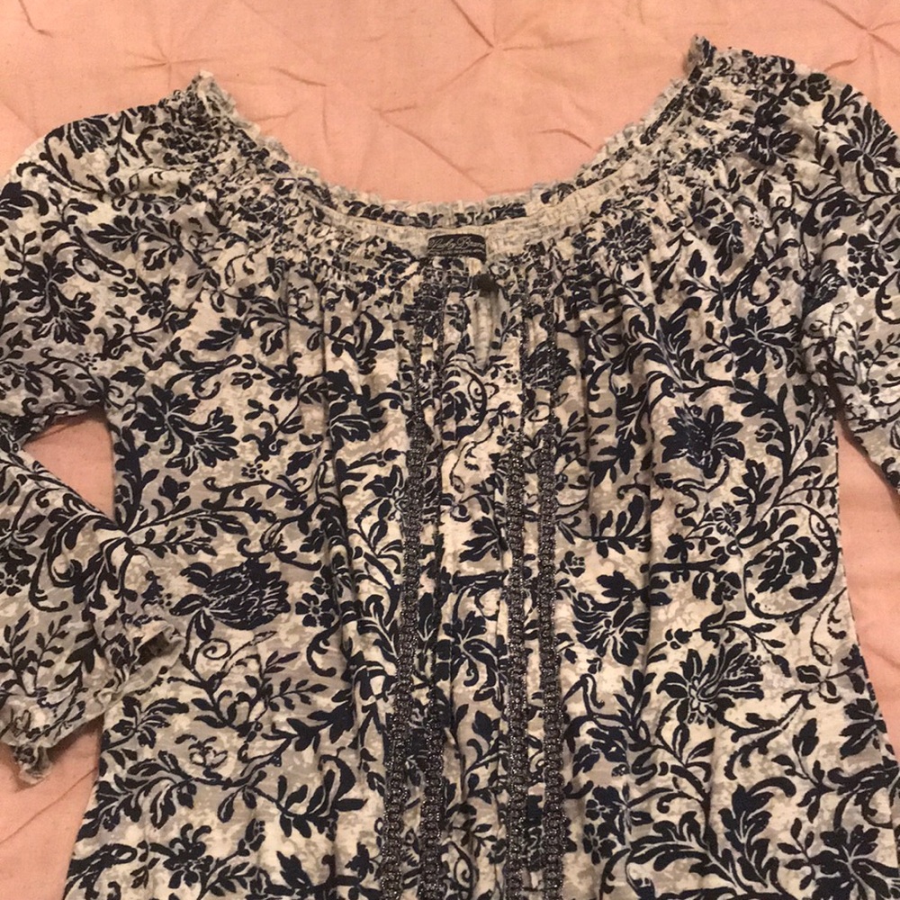 Lucky brand navy and White top size small